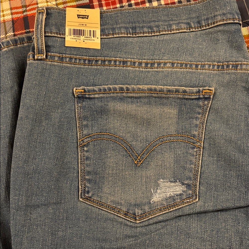 Levi's Women's Light Blue Straight Leg Jeans - Picture 6 of 10